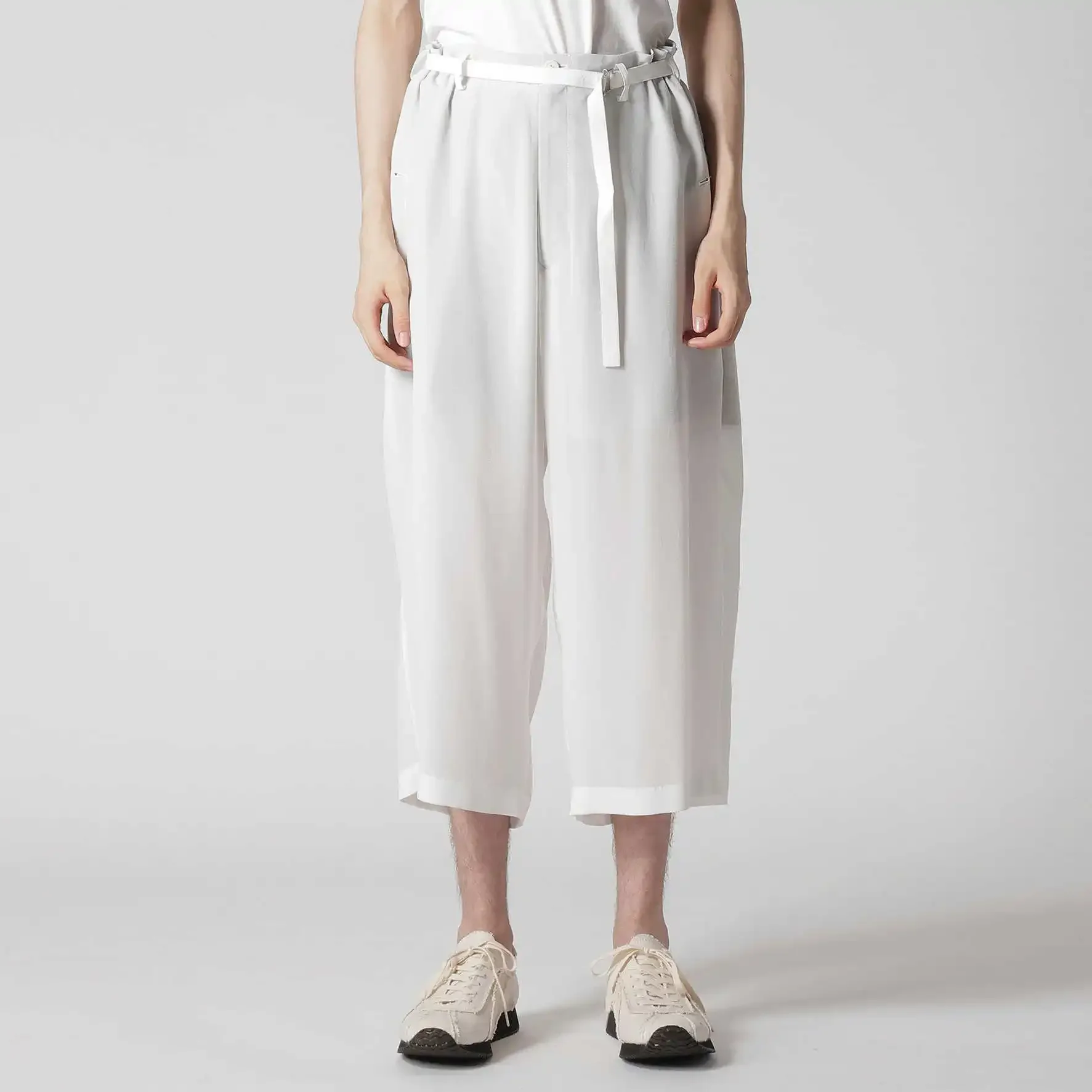 YOJI OOAK японские оригинальные шелковые белые укороченные брюки с широким поясом, повседневные брюки, брюки прямого кроя для мужчин
YOJI OOAK японские оригинальные шелковые белые укороченные брюки с широким поясом, повседневные брюки, брюки прямого кроя для мужчин