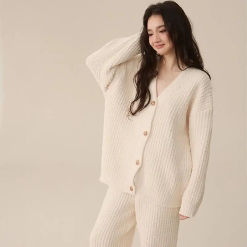 pajamas Women's autumn winter coral fleece thicken Wearable as outerwear homewear keep warm suit Long Sleeve Pajama Set casual
pajamas Women's autumn winter coral fleece thicken Wearable as outerwear homewear keep warm suit Long Sleeve Pajama Set casual