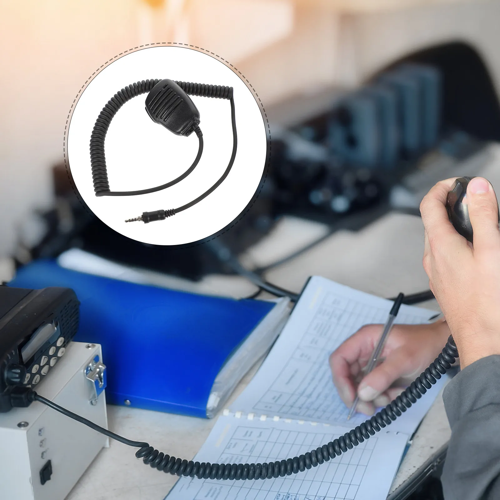 Портативный наплечный радиомикрофон с клипсой, удобный для использования и хранения, со встроенной функцией шумоподавления – незаменим для разговоров.
Портативный наплечный радиомикрофон с клипсой, удобный для использования и хранения, со встроенной функцией шумоподавления – незаменим для разговоров.