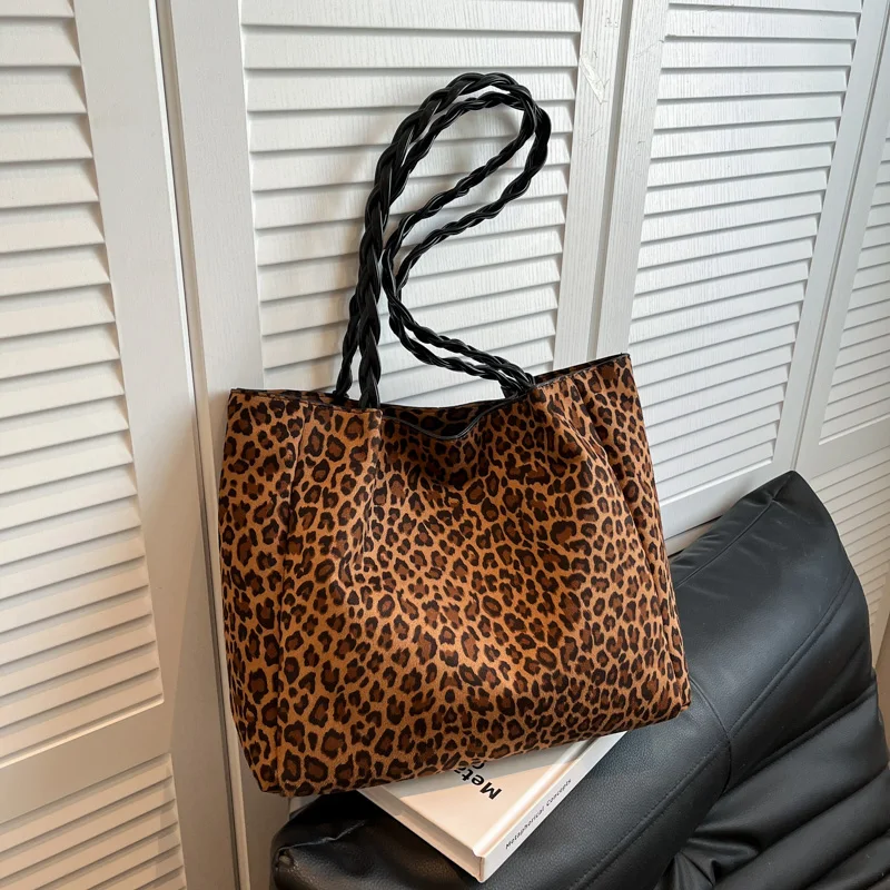 Zipper Faux Suede leopard print Large Capacity Shoulder Bags Commute Women's Bags 2025 Hot Sale Temperament Versatile Handbag
Zipper Faux Suede leopard print Large Capacity Shoulder Bags Commute Women's Bags 2025 Hot Sale Temperament Versatile Handbag