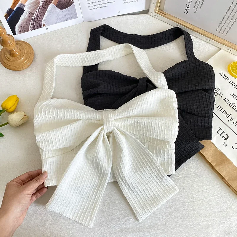 Женский пикантный однотонный топ с бантом и открытыми плечами, дизайнерская эластичная плиссированная майка, Летний Пляжный укороченный топ на пуговицах с открытой спиной
Женский пикантный однотонный топ с бантом и открытыми плечами, дизайнерская эластичная плиссированная майка, Летний Пляжный укороченный топ на пуговицах с открытой спиной