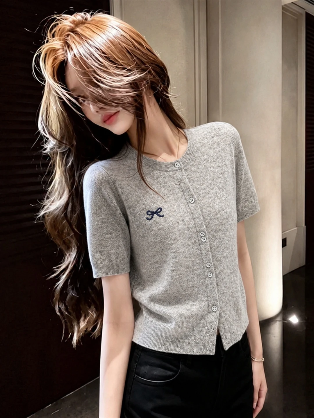 Korean Style Ice Silk Short Sleeve Knitted Shirt Single Button Commute Style Pure Color Summer Top Women's Fashion Inner Wear
Korean Style Ice Silk Short Sleeve Knitted Shirt Single Button Commute Style Pure Color Summer Top Women's Fashion Inner Wear