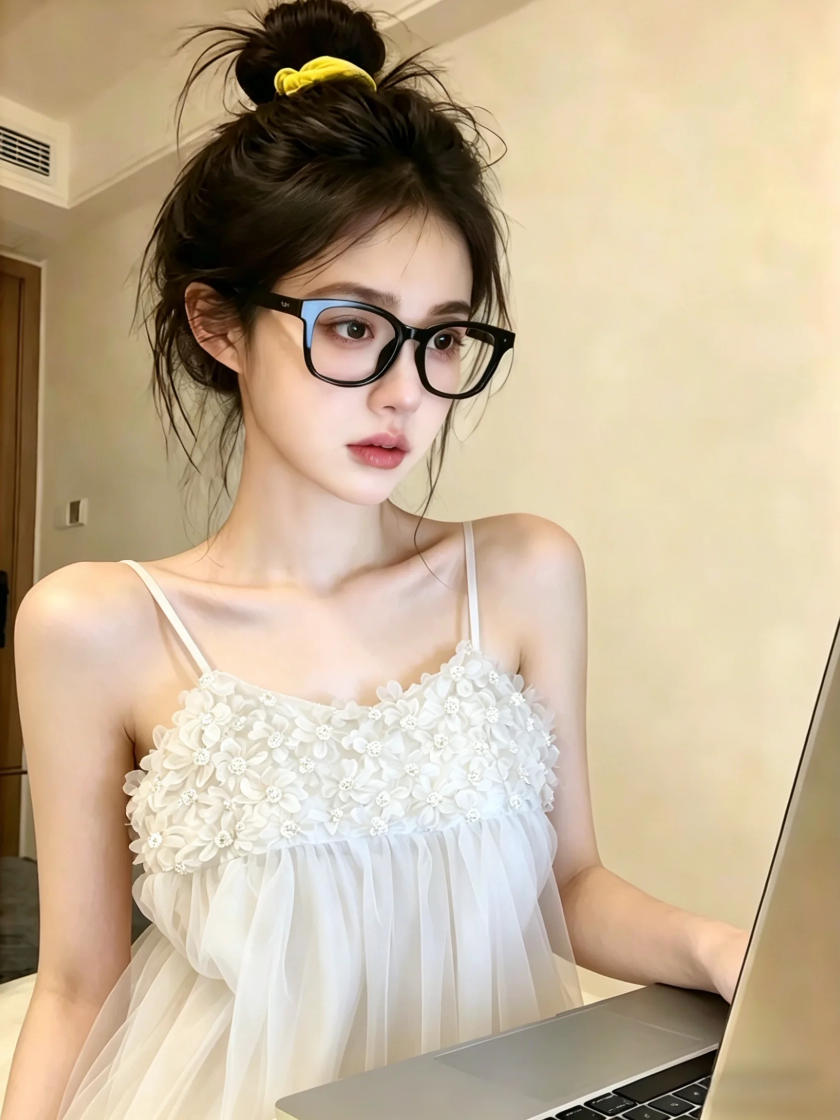 Sweet 3D Flower Mesh Strap Vest Women's Summer New Style Beautiful Self-Preserved Top Straight Tube Style Sleeveless One-Shou...
Sweet 3D Flower Mesh Strap Vest Women's Summer New Style Beautiful Self-Preserved Top Straight Tube Style Sleeveless One-Shou...