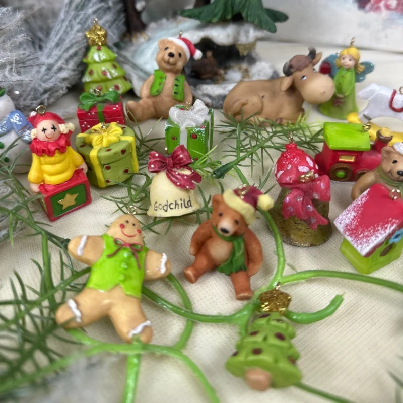 Vintage hand-painted resin decorative pendant Christmas gift snowman Santa gingerbread man
Vintage hand-painted resin decorative pendant Christmas gift snowman Santa gingerbread man