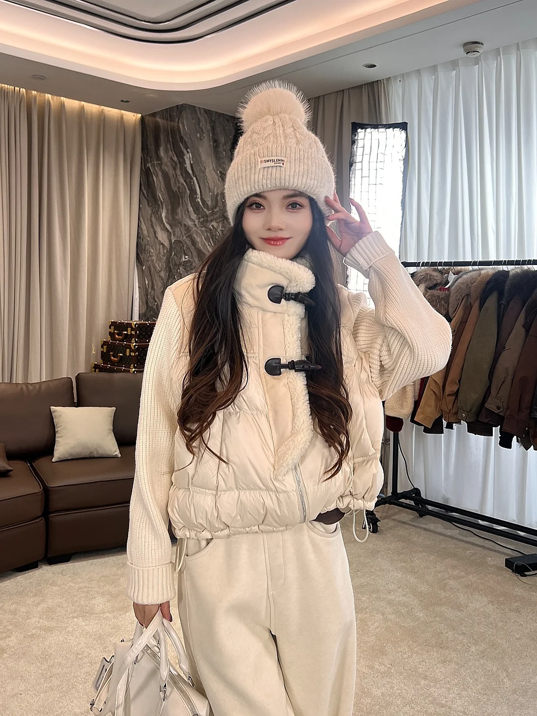 Теплая утепленная куртка-пуховик LA.eila с воротником-стойкой, пуговицами и регулируемым подолом, женская, модная, с наполнителем из полиэстера, белая.
Теплая утепленная куртка-пуховик LA.eila с воротником-стойкой, пуговицами и регулируемым подолом, женская, модная, с наполнителем из полиэстера, белая.