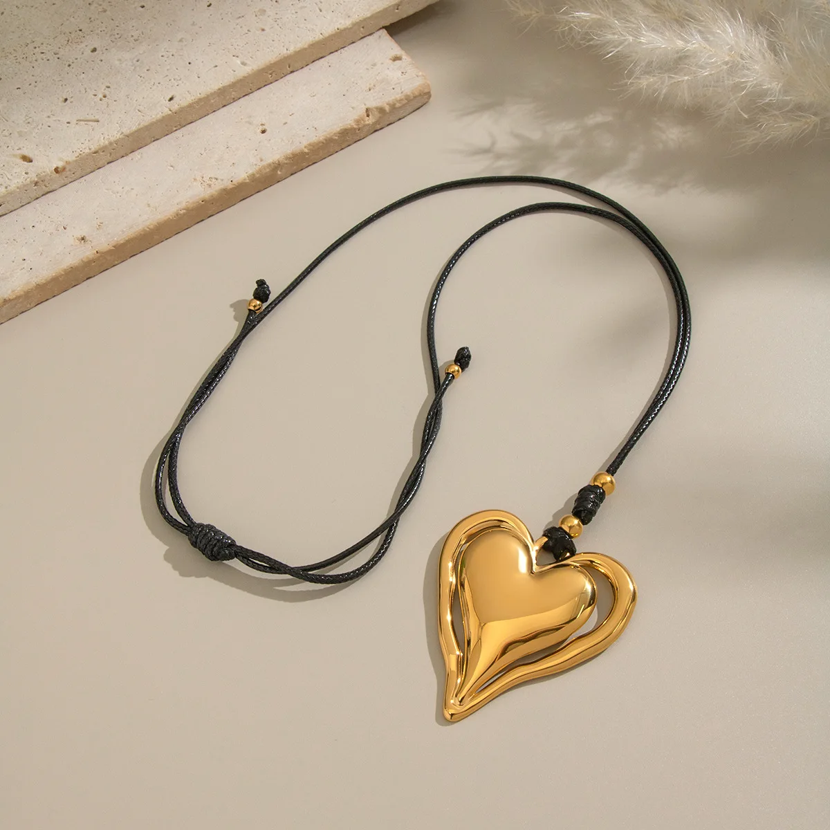 Exaggerated Stainless Steel Metal Heart Pendant Necklace for Women Personality Choker Rope Necklaces Party Jewelry Accessories
Exaggerated Stainless Steel Metal Heart Pendant Necklace for Women Personality Choker Rope Necklaces Party Jewelry Accessories