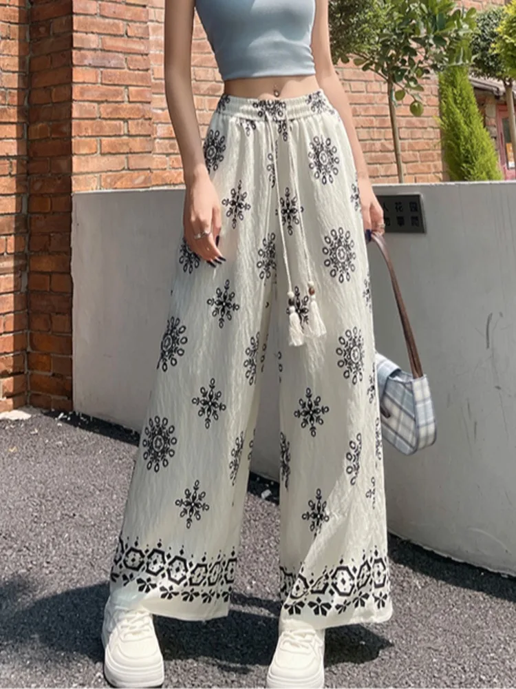 Уличная одежда 2025 года, широкие свободные брюки с цветочным принтом, повседневные летние шикарные женские винтажные прямые укороченные брюки с высокой талией
Уличная одежда 2025 года, широкие свободные брюки с цветочным принтом, повседневные летние шикарные женские винтажные прямые укороченные брюки с высокой талией