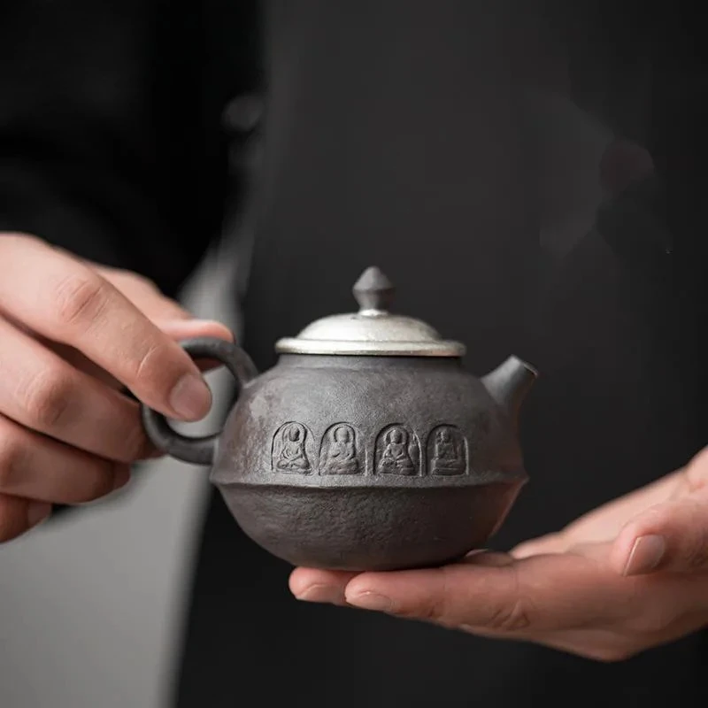 160ml Handmade Gilded Silver Teapot Japanese Old Rock Mud Pot Tea Soaking Kettle Buddha Kung Fu Tea Cafes Supplies Decoration
160ml Handmade Gilded Silver Teapot Japanese Old Rock Mud Pot Tea Soaking Kettle Buddha Kung Fu Tea Cafes Supplies Decoration