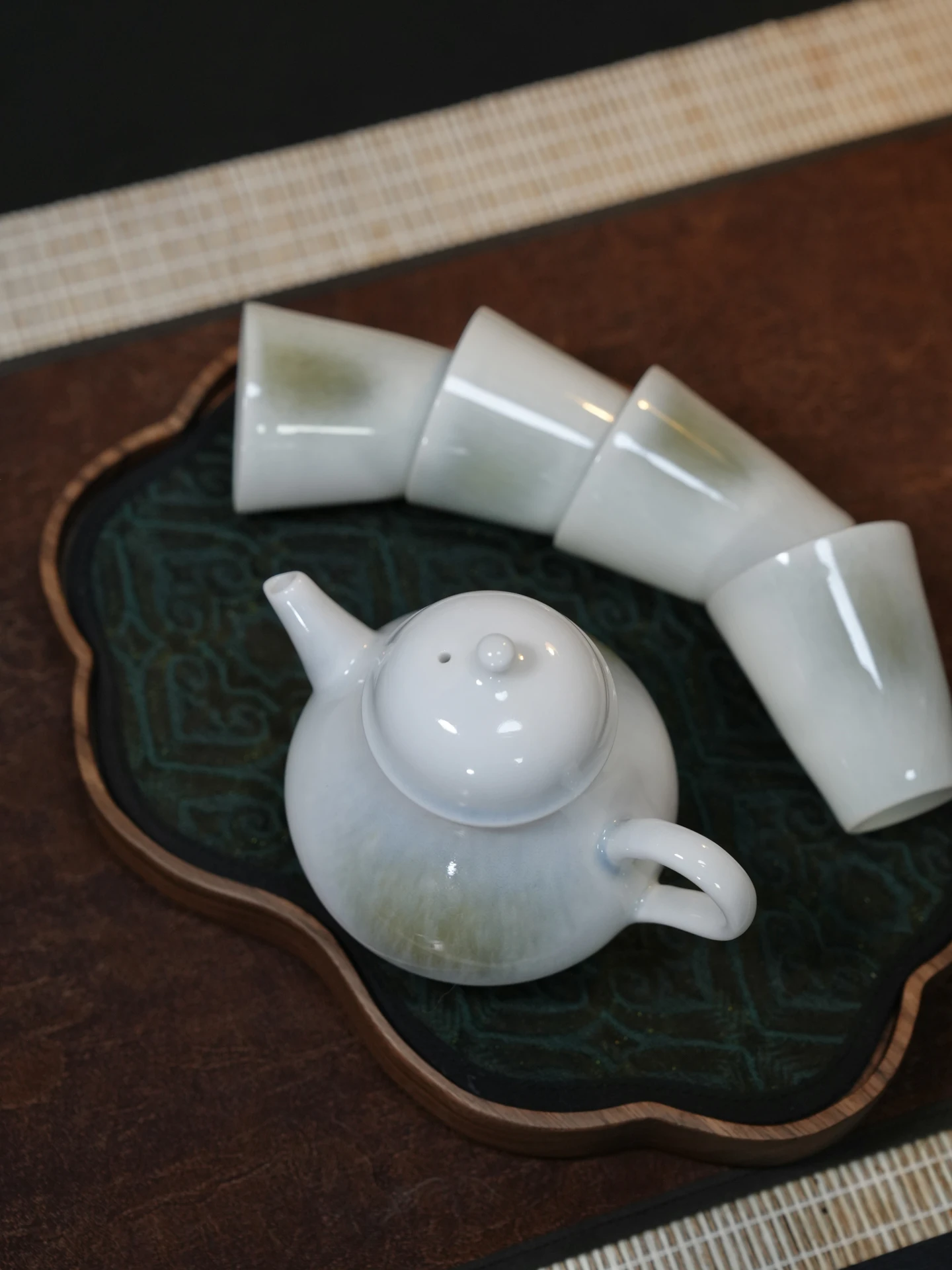 Jingdezhen Handmade Tea Set Ice Crack Glaze High Aesthetic Value Tea Pot Tea Cup Set Ceramic Pear Shape with Built-In Filter ...
Jingdezhen Handmade Tea Set Ice Crack Glaze High Aesthetic Value Tea Pot Tea Cup Set Ceramic Pear Shape with Built-In Filter ...