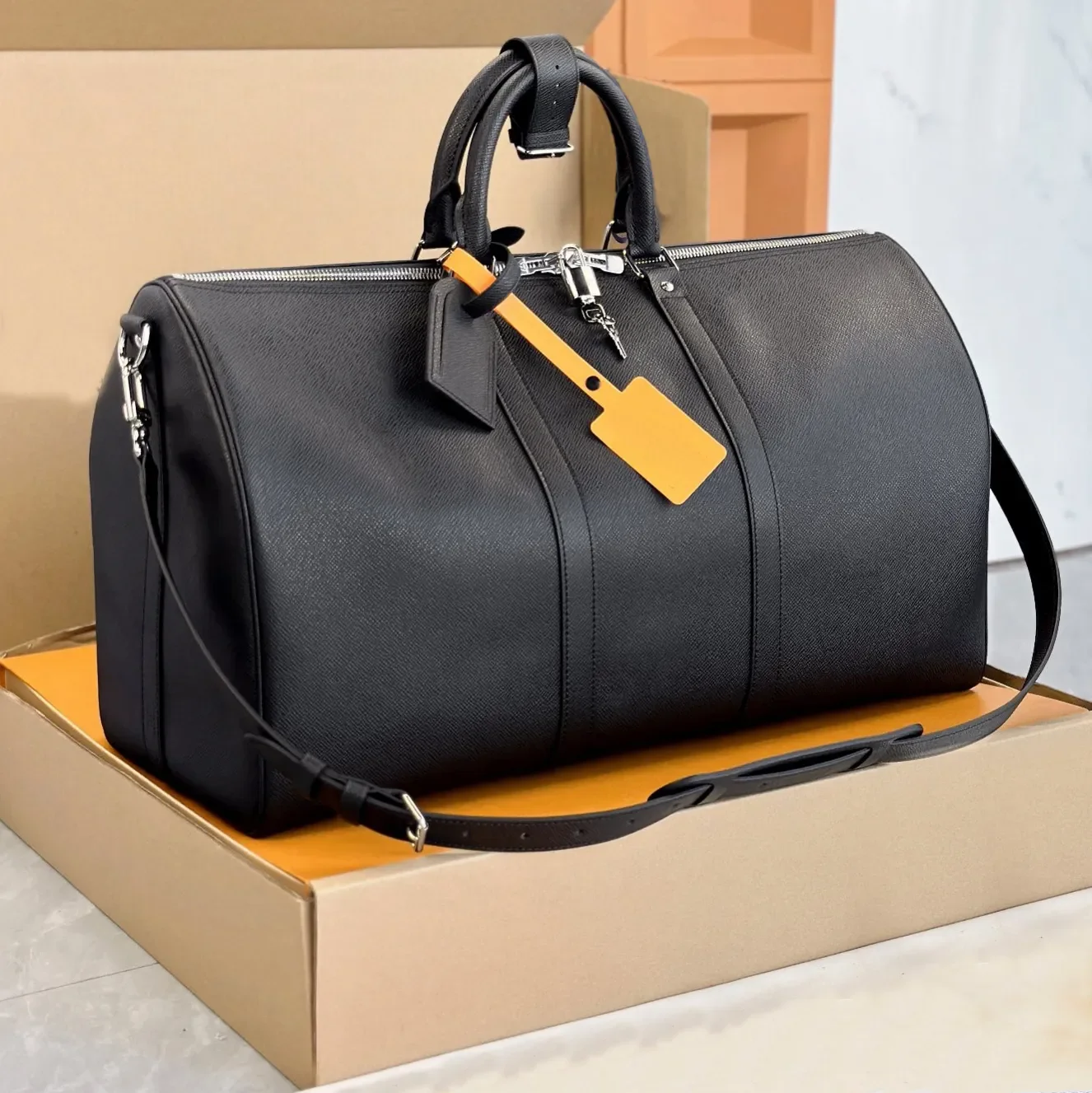 2 size Designer Duffle bag Classic Travel luggage for men leather Large capacity handbag totes mens womens large travel bag
2 size Designer Duffle bag Classic Travel luggage for men leather Large capacity handbag totes mens womens large travel bag