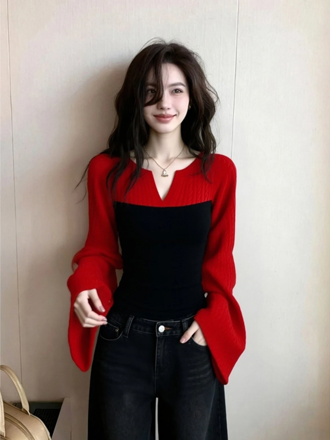 Уникальный корейский вязаный базовый топ для женщин: модный, уютный, зимний, красный с черными вставками, мягкий, повседневный, женская вязаная одежда
Уникальный корейский вязаный базовый топ для женщин: модный, уютный, зимний, красный с черными вставками, мягкий, повседневный, женская вязаная одежда