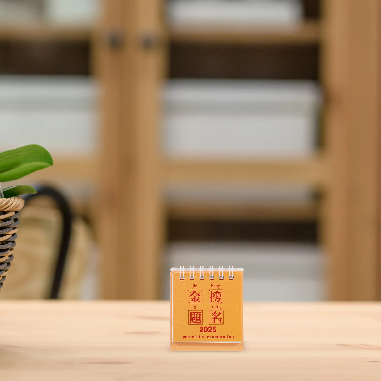 Настольный вдохновляющий мини-портативный календарь на 2025 градусов, компактный легкий бумажный ежемесячный настольный календарь, стоячий планировщик для дома
Настольный вдохновляющий мини-портативный календарь на 2025 градусов, компактный легкий бумажный ежемесячный настольный календарь, стоячий планировщик для дома