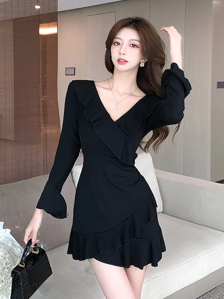 French Vintage Black V-Neck Ruffles Slim Bodycon Dress Knitted Womens Clothing Summer Fall New Sweater Bottoming Dress
French Vintage Black V-Neck Ruffles Slim Bodycon Dress Knitted Womens Clothing Summer Fall New Sweater Bottoming Dress