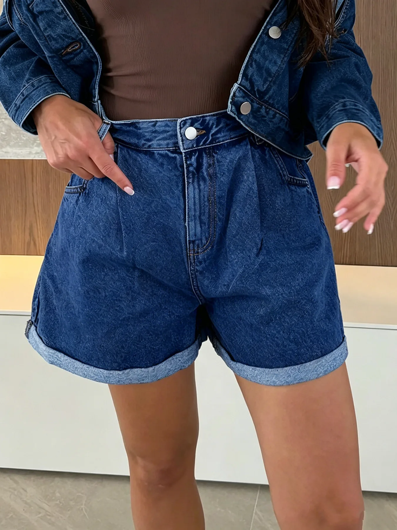 2026 Autumn New Women's Pleated Front Fashion High Waist Denim Jean Shorts
2026 Autumn New Women's Pleated Front Fashion High Waist Denim Jean Shorts