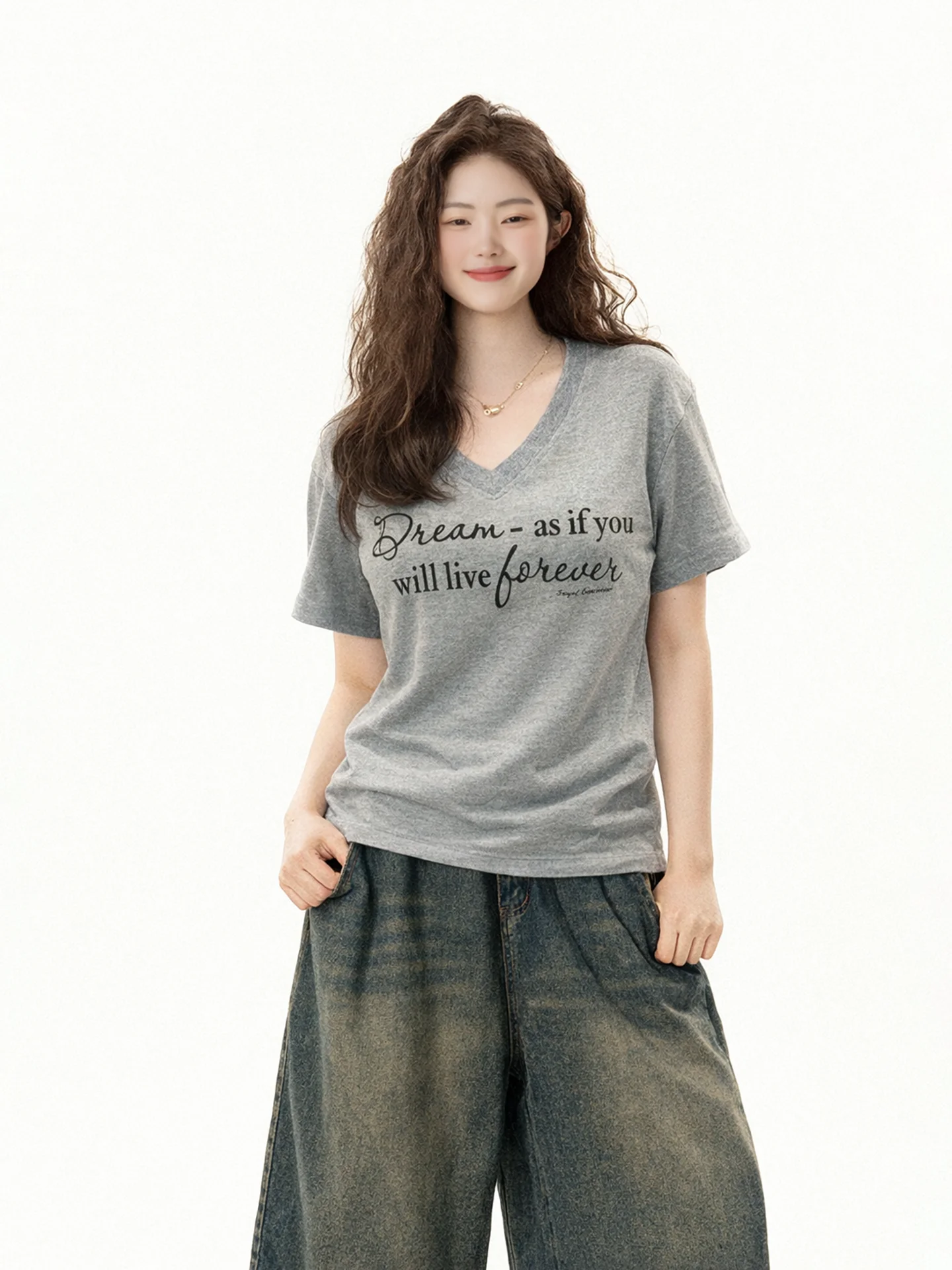 plus Size V-Neck Short Sleeve T-Shirt Women Summer New Loose Design Slimming Effect Comfortable Casual Cotton Blend Top
plus Size V-Neck Short Sleeve T-Shirt Women Summer New Loose Design Slimming Effect Comfortable Casual Cotton Blend Top