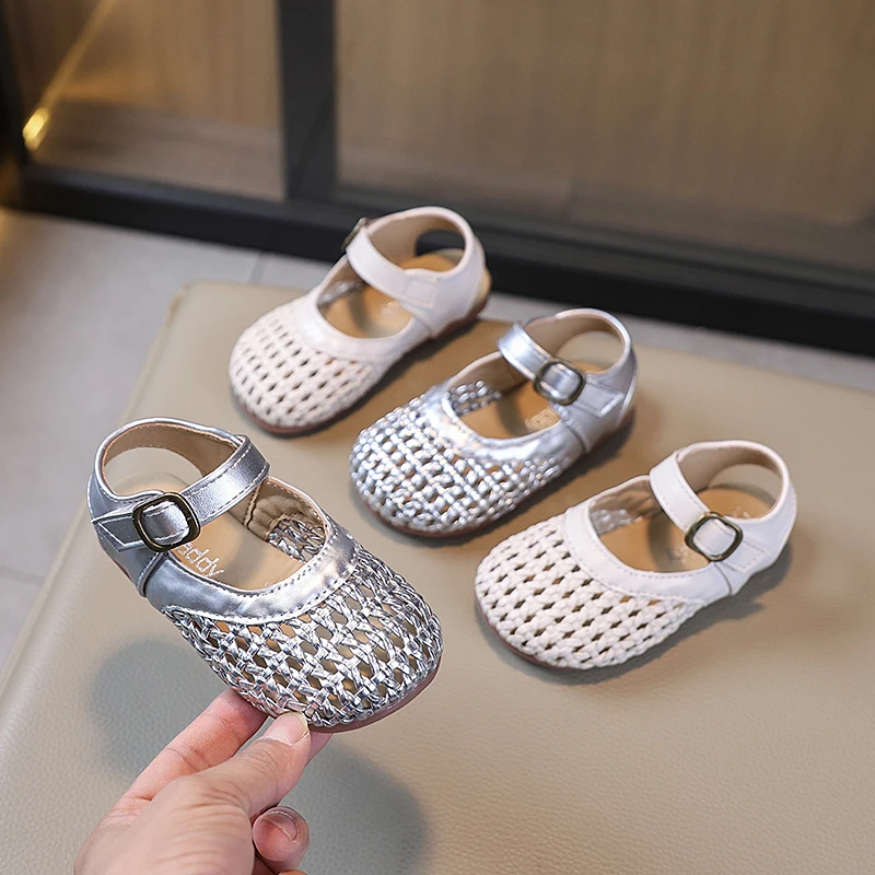 Girls' Sandals 2025 Summer New Woven Baby Kid's Flat Walking Shoes Soft Bottom Anti Slip Hollow Children's Beach Shoes
Girls' Sandals 2025 Summer New Woven Baby Kid's Flat Walking Shoes Soft Bottom Anti Slip Hollow Children's Beach Shoes