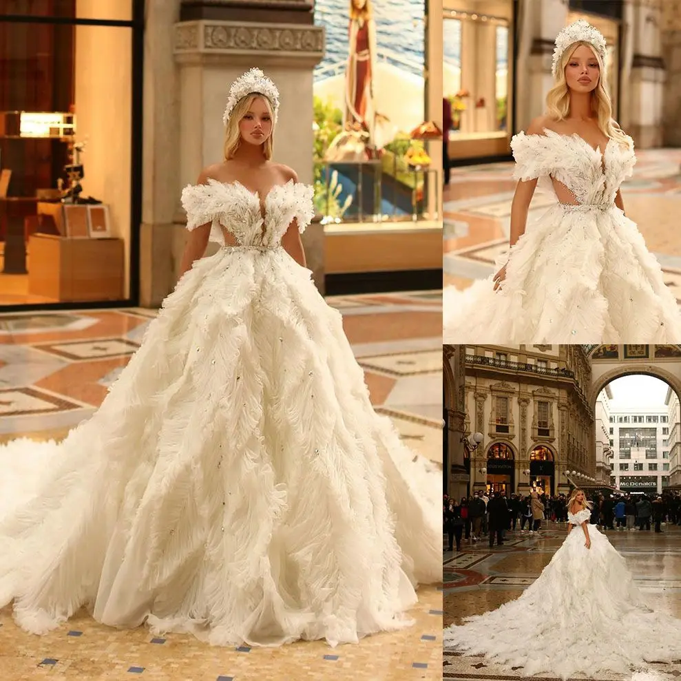 Luxurious Arabic Tulle Wedding Dresses Ball Gown WIth Long Train Off Shoulder Crystal Bridal Dress Custom Made
Luxurious Arabic Tulle Wedding Dresses Ball Gown WIth Long Train Off Shoulder Crystal Bridal Dress Custom Made