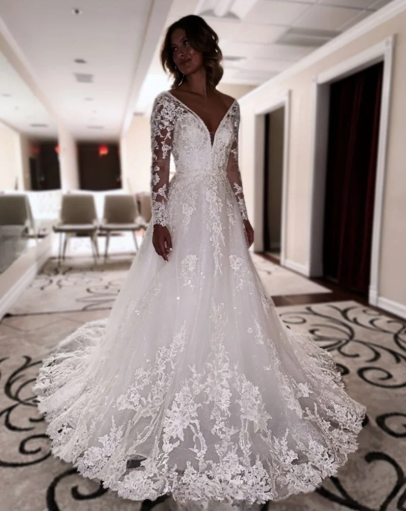 Illusion Long Sleeve A Line Lace Wedding Dresses Long for Bride 2025 V Neck Lace Appliques Bridal Dresses
Illusion Long Sleeve A Line Lace Wedding Dresses Long for Bride 2025 V Neck Lace Appliques Bridal Dresses