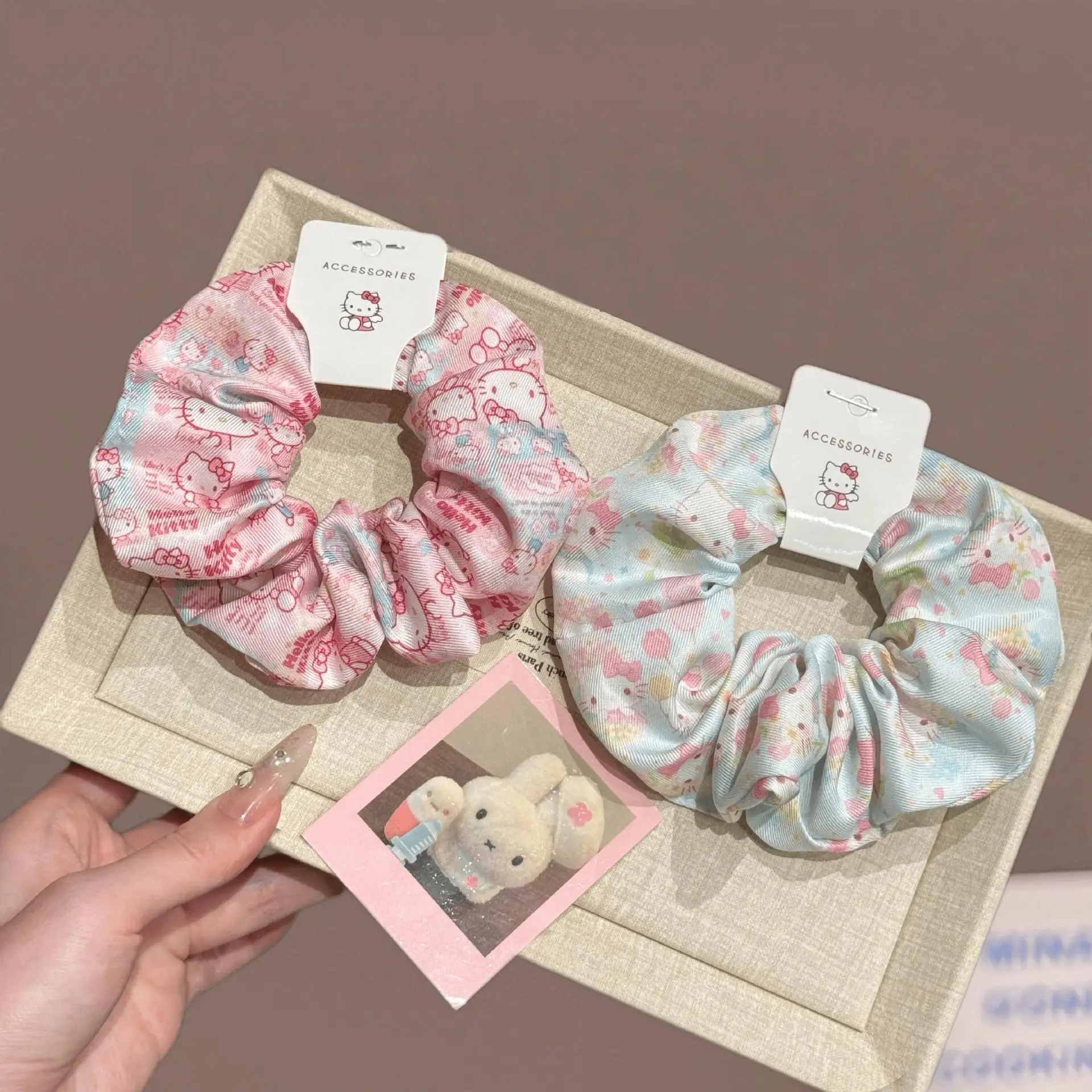 Детские аксессуары для волос Sanrio Hello Kitty для девочек и женщин: эластичные резинки для волос, повязки на голову, резинки-скранчи из хлопка.
Детские аксессуары для волос Sanrio Hello Kitty для девочек и женщин: эластичные резинки для волос, повязки на голову, резинки-скранчи из хлопка.