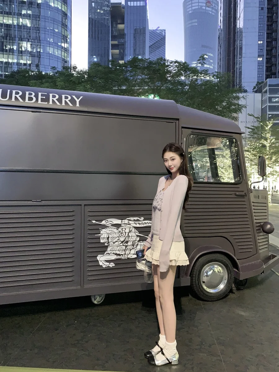 Miu Series Lace Trim Anti-Light Half Skirt Women's A-Line Skirt Spring 2026 Design Sensation Flower Bud High Waist
Miu Series Lace Trim Anti-Light Half Skirt Women's A-Line Skirt Spring 2026 Design Sensation Flower Bud High Waist