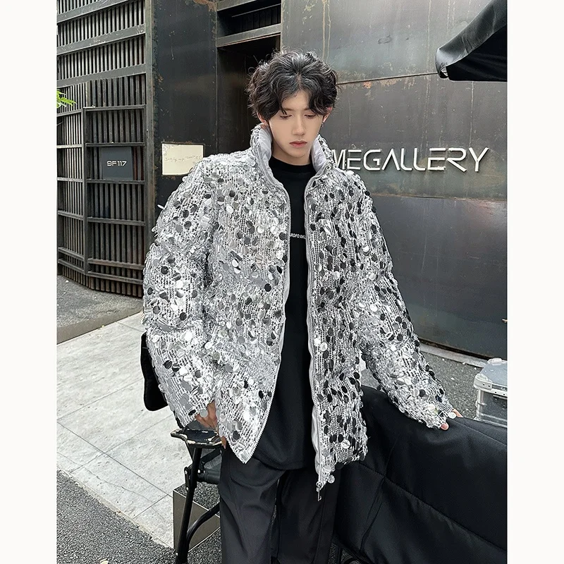 Мужская утепленная хлопковая куртка с серебряными бусинами, в уличном стиле, для сценических выступлений, теплая верхняя одежда с воротником-стойкой, с длинными рукавами, повседневная одежда
Мужская утепленная хлопковая куртка с серебряными бусинами, в уличном стиле, для сценических выступлений, теплая верхняя одежда с воротником-стойкой, с длинными рукавами, повседневная одежда