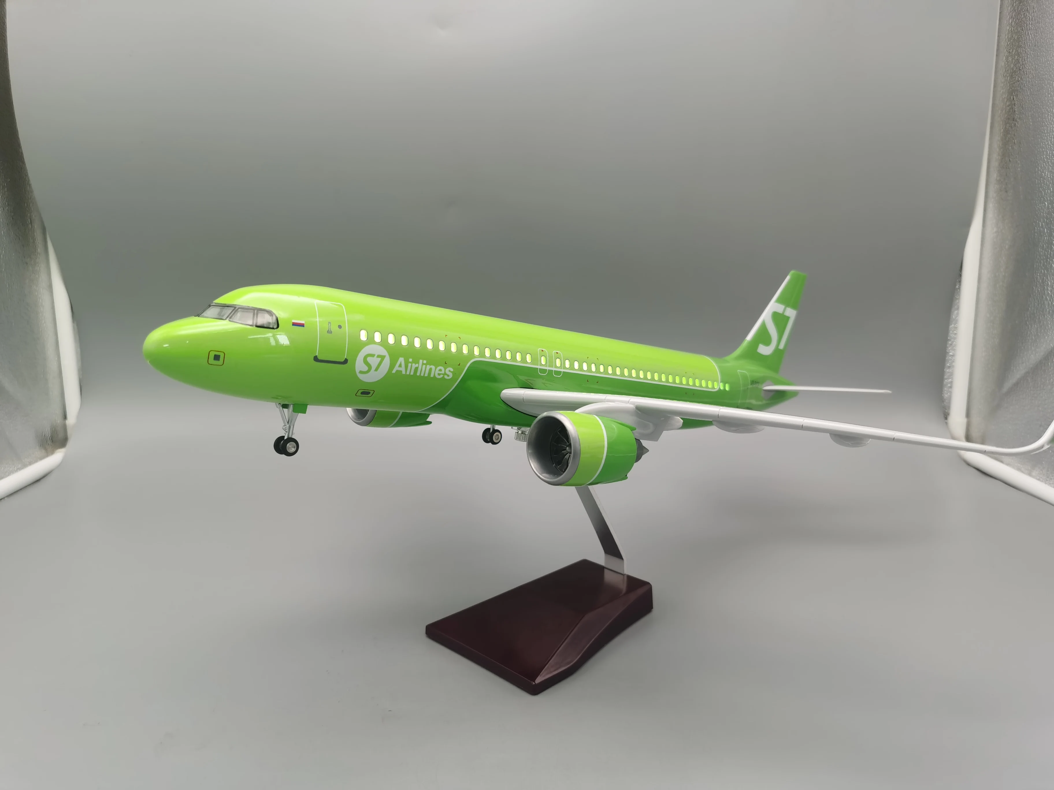 New 47CM 1/80 Airplane A320 NEO Siberia S7 Airlines Model Toy Light & Wheel Landing Gear Diecast Resin Plane Model
New 47CM 1/80 Airplane A320 NEO Siberia S7 Airlines Model Toy Light & Wheel Landing Gear Diecast Resin Plane Model