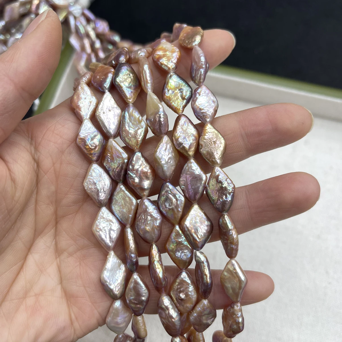 10x15mm Purple Rhombus-Shaped Beads Natural Freshwater Pearl Semi-Finished Beads for Jewelry Making DIY Necklace Accessories
10x15mm Purple Rhombus-Shaped Beads Natural Freshwater Pearl Semi-Finished Beads for Jewelry Making DIY Necklace Accessories