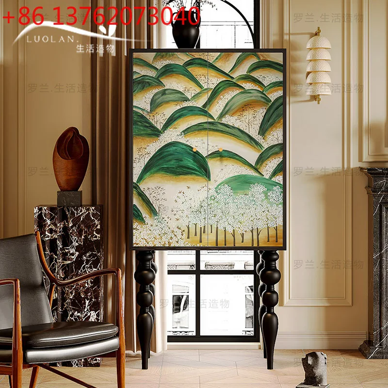 Modern retro style painted solid wood high-footed cabinets enter the home, and there are mountain lockers in the living room.
Modern retro style painted solid wood high-footed cabinets enter the home, and there are mountain lockers in the living room.