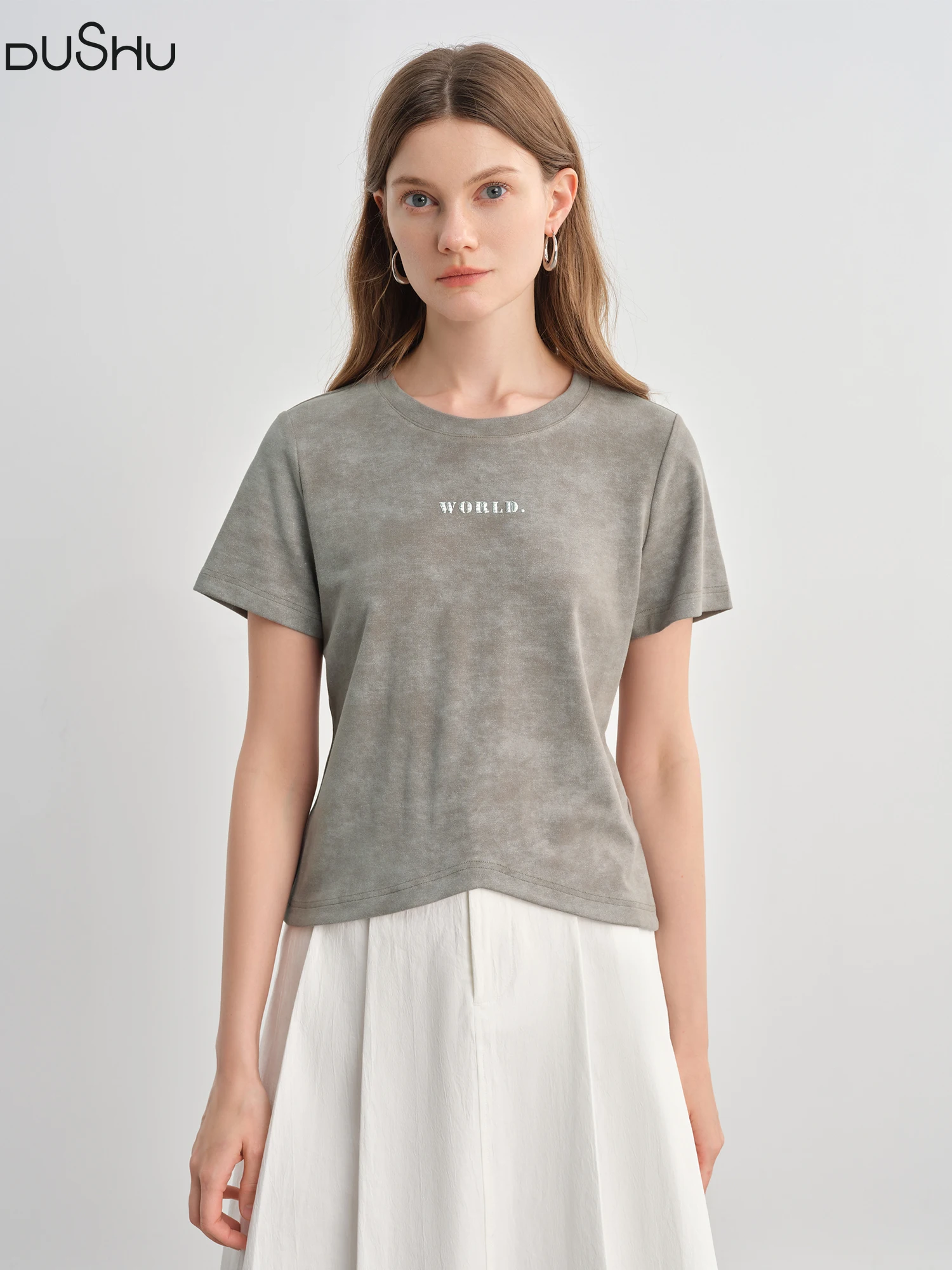 DUSHU Plus-Size Women's Vintage Dyed Letter Print Fitted T-Shirt with Sparkling Details - 2025 Summer Collection Tees 25DS82709
DUSHU Plus-Size Women's Vintage Dyed Letter Print Fitted T-Shirt with Sparkling Details - 2025 Summer Collection Tees 25DS82709