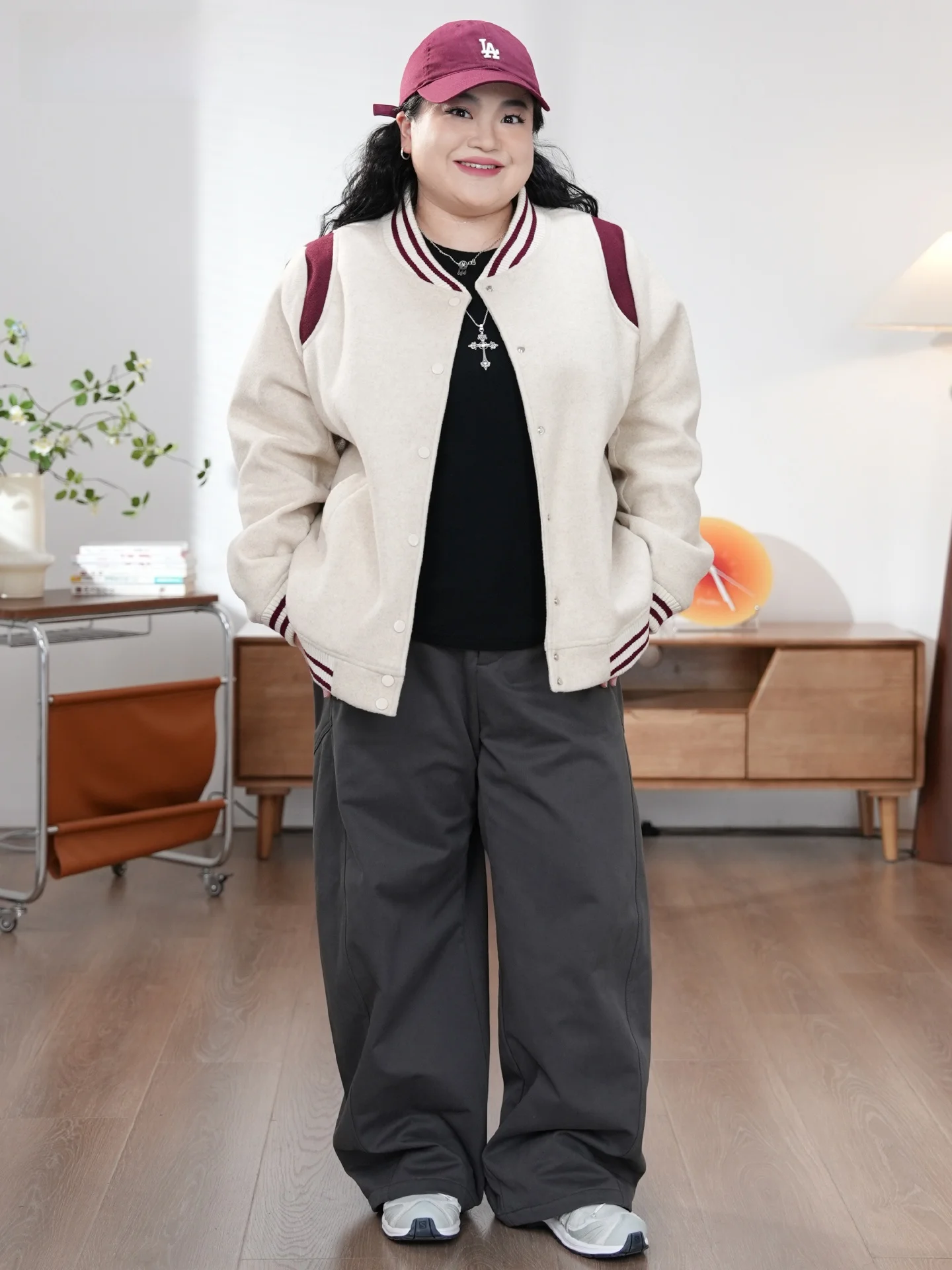 Американская бейсбольная куртка больших размеров для женщин, осенняя, утепленная, с хлопковыми вставками, повседневная, модная, из утолщенного полиэстера
Американская бейсбольная куртка больших размеров для женщин, осенняя, утепленная, с хлопковыми вставками, повседневная, модная, из утолщенного полиэстера