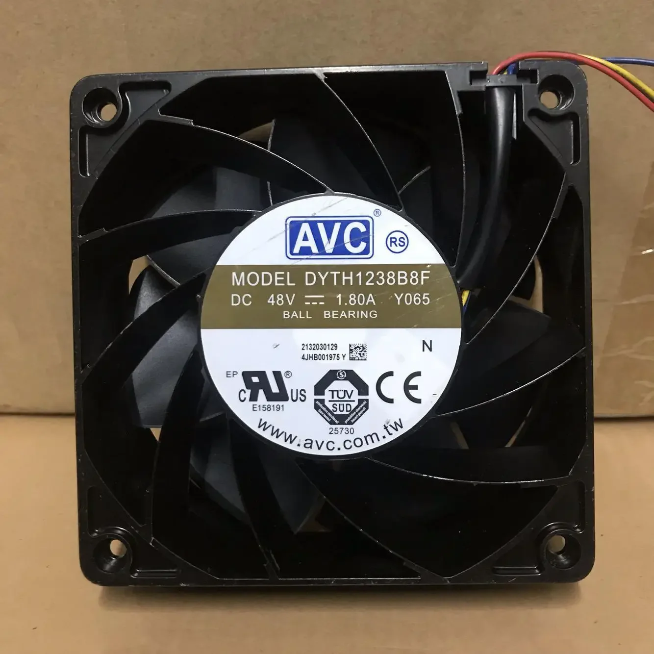 AVC DYTH1238B8F Y065 DC 48V 1.80A 120x120x38mm 4-Wire Server Cooling Fan
AVC DYTH1238B8F Y065 DC 48V 1.80A 120x120x38mm 4-Wire Server Cooling Fan