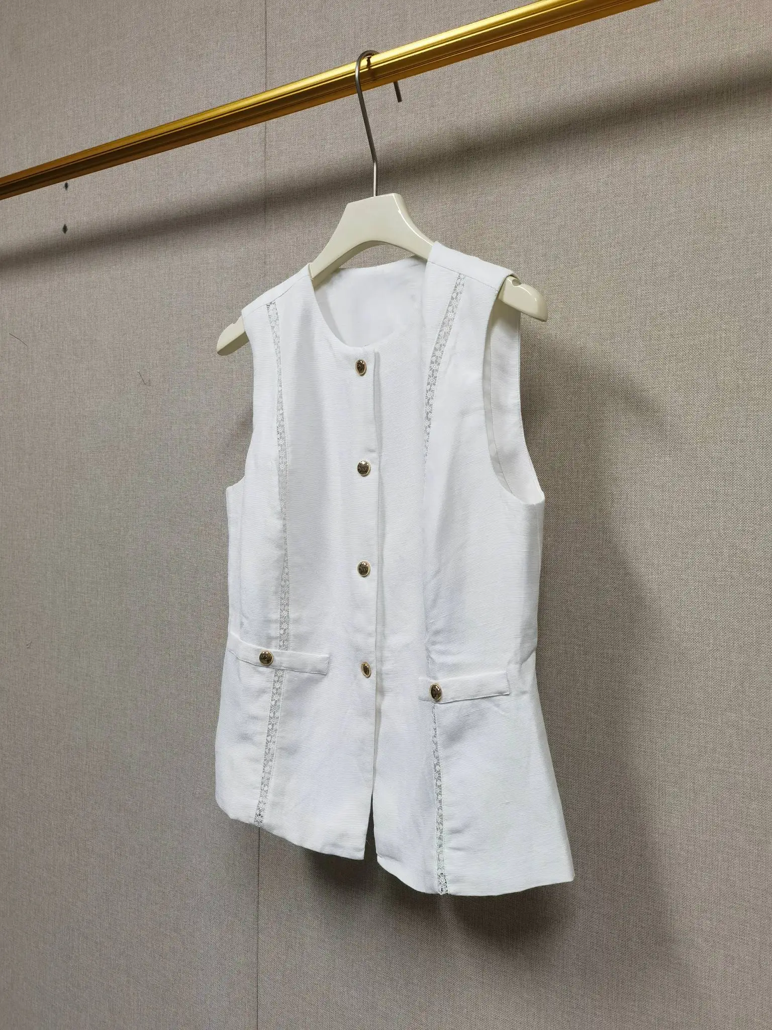 Women White Set O-Neck Hollow Sleeveless Solid Set Single Breasted Vest + Elastic Hign Waist Casual Fashion Shorts Spring/Summer
Women White Set O-Neck Hollow Sleeveless Solid Set Single Breasted Vest + Elastic Hign Waist Casual Fashion Shorts Spring/Summer
