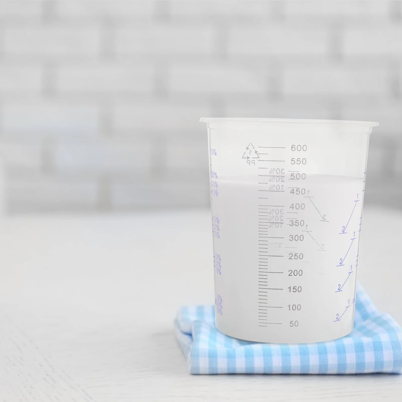 4pcs 600Ml Plastic Measuring Cup Transparent Oil Paint Scale Cup For Liquid Solution Storage Graduated Beaker Kitchen Bar Tools
4pcs 600Ml Plastic Measuring Cup Transparent Oil Paint Scale Cup For Liquid Solution Storage Graduated Beaker Kitchen Bar Tools
