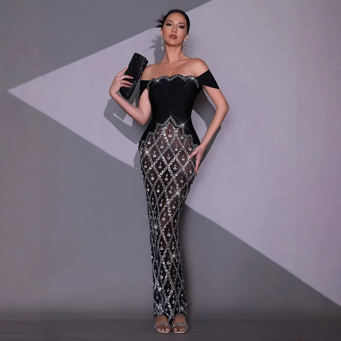 Sexy Shoulder Checkered Mesh Beaded Diamond Wrap Long Bandage Dress Sleeveless High Waist Slimming Celebrity Party Evening Gown
Sexy Shoulder Checkered Mesh Beaded Diamond Wrap Long Bandage Dress Sleeveless High Waist Slimming Celebrity Party Evening Gown