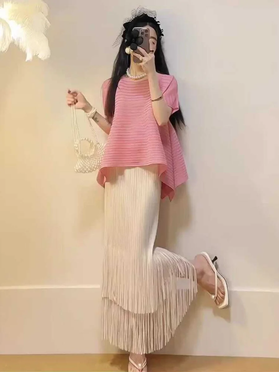Soft Wind Three Houses T-Shirt Top And Tea Color Skirt Summer Fringed Half Skirt Celebrity Two Piece Set Women Fashionable
Soft Wind Three Houses T-Shirt Top And Tea Color Skirt Summer Fringed Half Skirt Celebrity Two Piece Set Women Fashionable