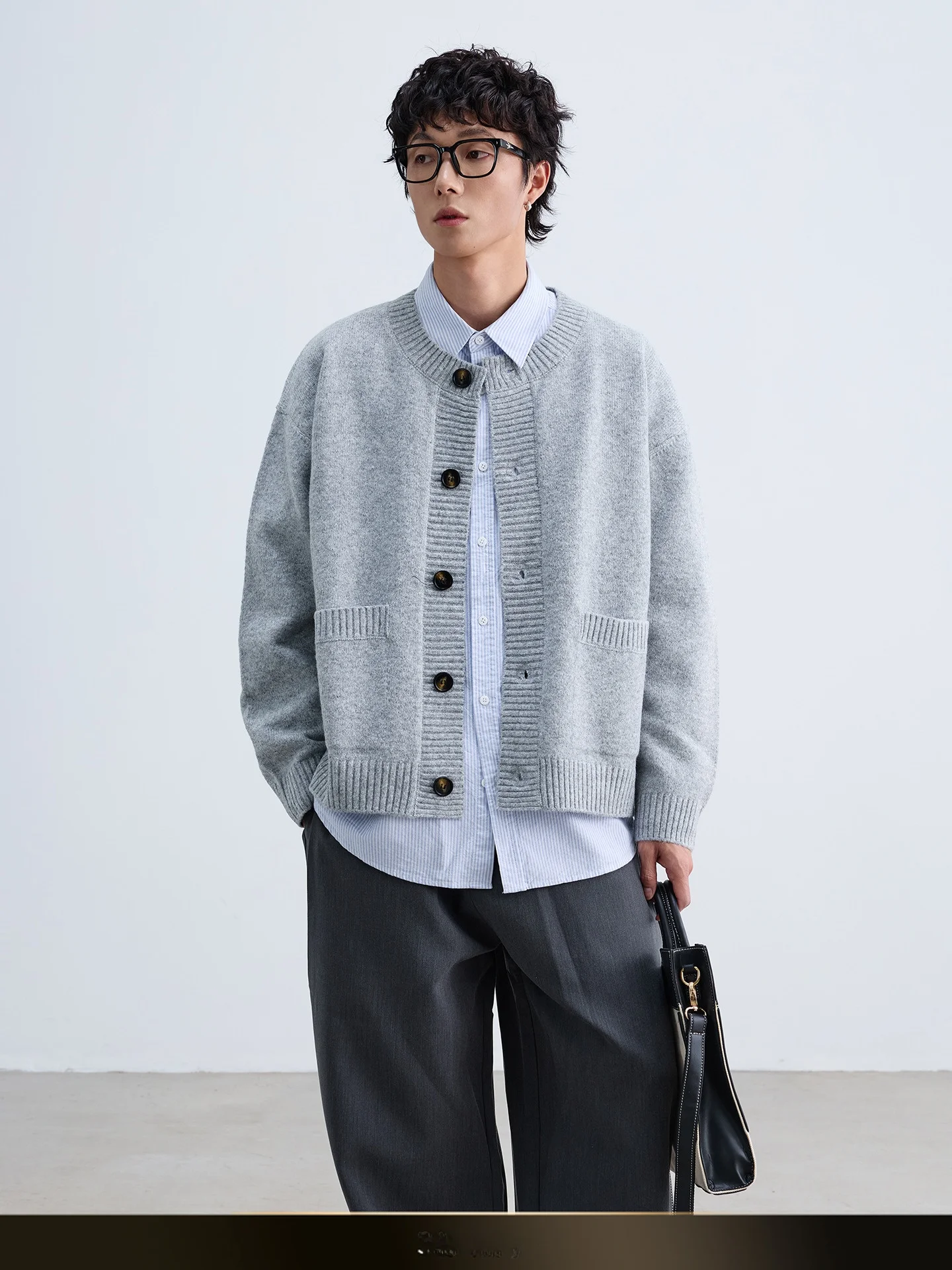 Американский ретро-кардиган однотонного цвета, большой размер, с открытым передом, мужской повседневный вязаный свитер для пар, осенний сезон
Американский ретро-кардиган однотонного цвета, большой размер, с открытым передом, мужской повседневный вязаный свитер для пар, осенний сезон