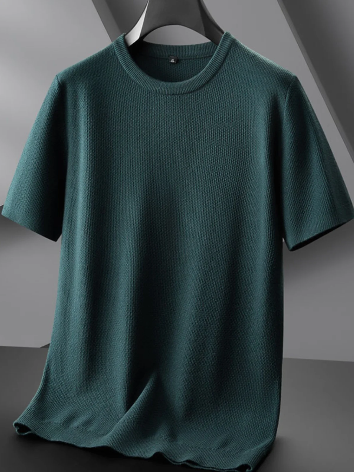 Мужская вязаная шерстяная футболка с круглым вырезом, свободного кроя, осенне-зимняя, модная, в городском стиле, больших размеров, базовая, новинка
Мужская вязаная шерстяная футболка с круглым вырезом, свободного кроя, осенне-зимняя, модная, в городском стиле, больших размеров, базовая, новинка