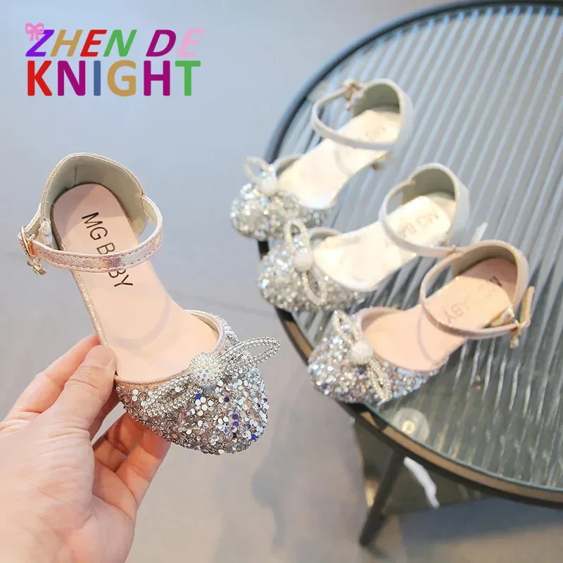 2025 New Fashion Girls High Heels Children's Princess Crystal Shoes Toes Wrapped Rhinestones Bow Kids Sandals for Wedding Party
2025 New Fashion Girls High Heels Children's Princess Crystal Shoes Toes Wrapped Rhinestones Bow Kids Sandals for Wedding Party