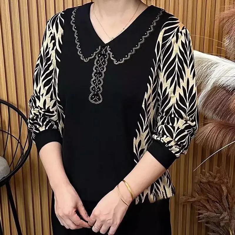 Autumn New Style Middle-aged Elderly Girls Doll Collar Perm Rhinestone Bottoming Mother's Wear Versatile Loose Top
Autumn New Style Middle-aged Elderly Girls Doll Collar Perm Rhinestone Bottoming Mother's Wear Versatile Loose Top