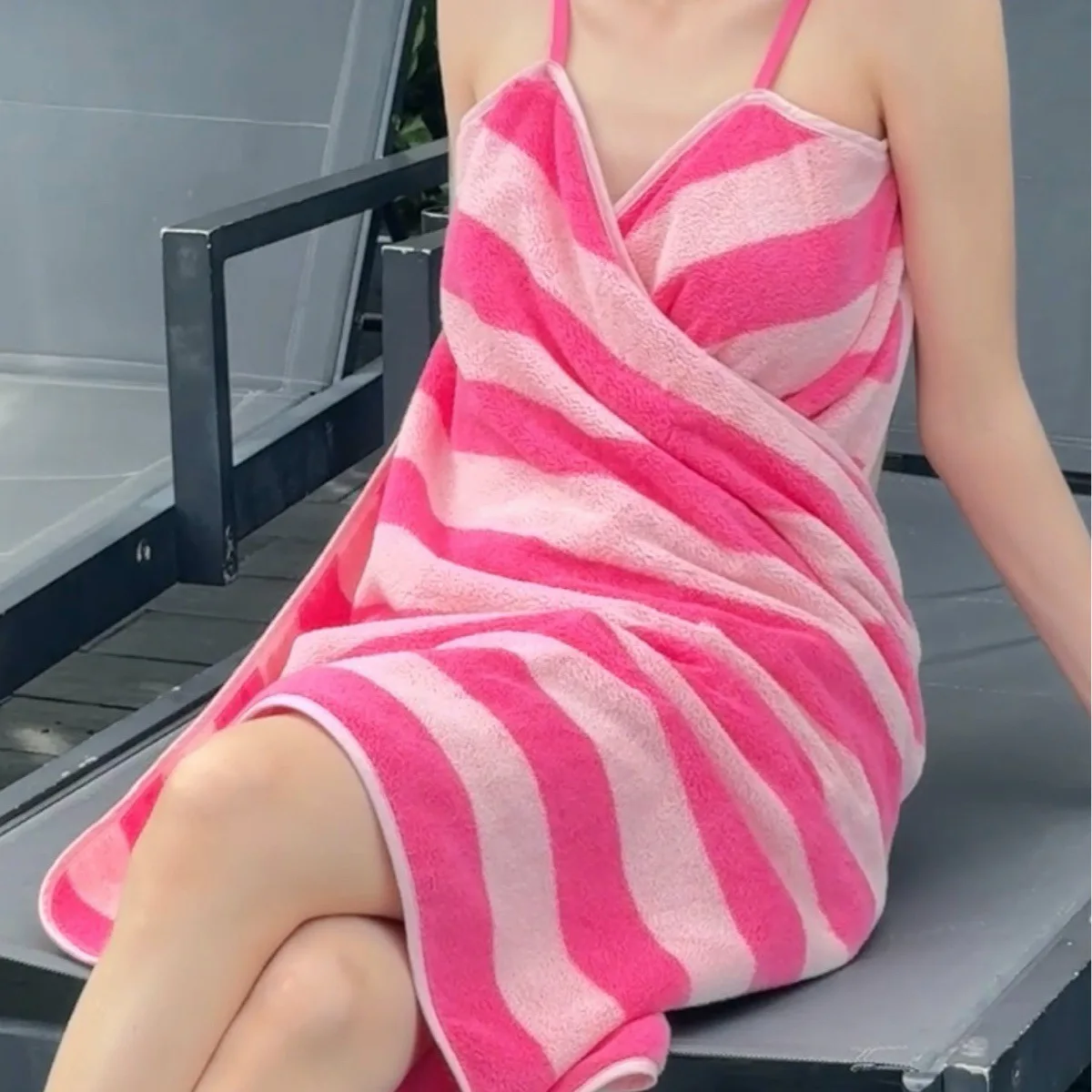 Sexy Wearable Bath Towel Bathrobe Sling Dress for Shower Pool Spa Bathroom Fashionable Towel Wrap for Girls Women
Sexy Wearable Bath Towel Bathrobe Sling Dress for Shower Pool Spa Bathroom Fashionable Towel Wrap for Girls Women