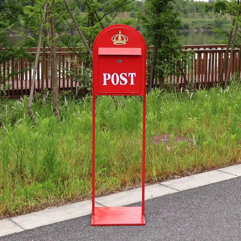 【Popular】European Retro Wrought Iron Vertical Mailbox Rainproof Lockable Garden Courtyard Decoration Industrial Style Photograph
【Popular】European Retro Wrought Iron Vertical Mailbox Rainproof Lockable Garden Courtyard Decoration Industrial Style Photograph