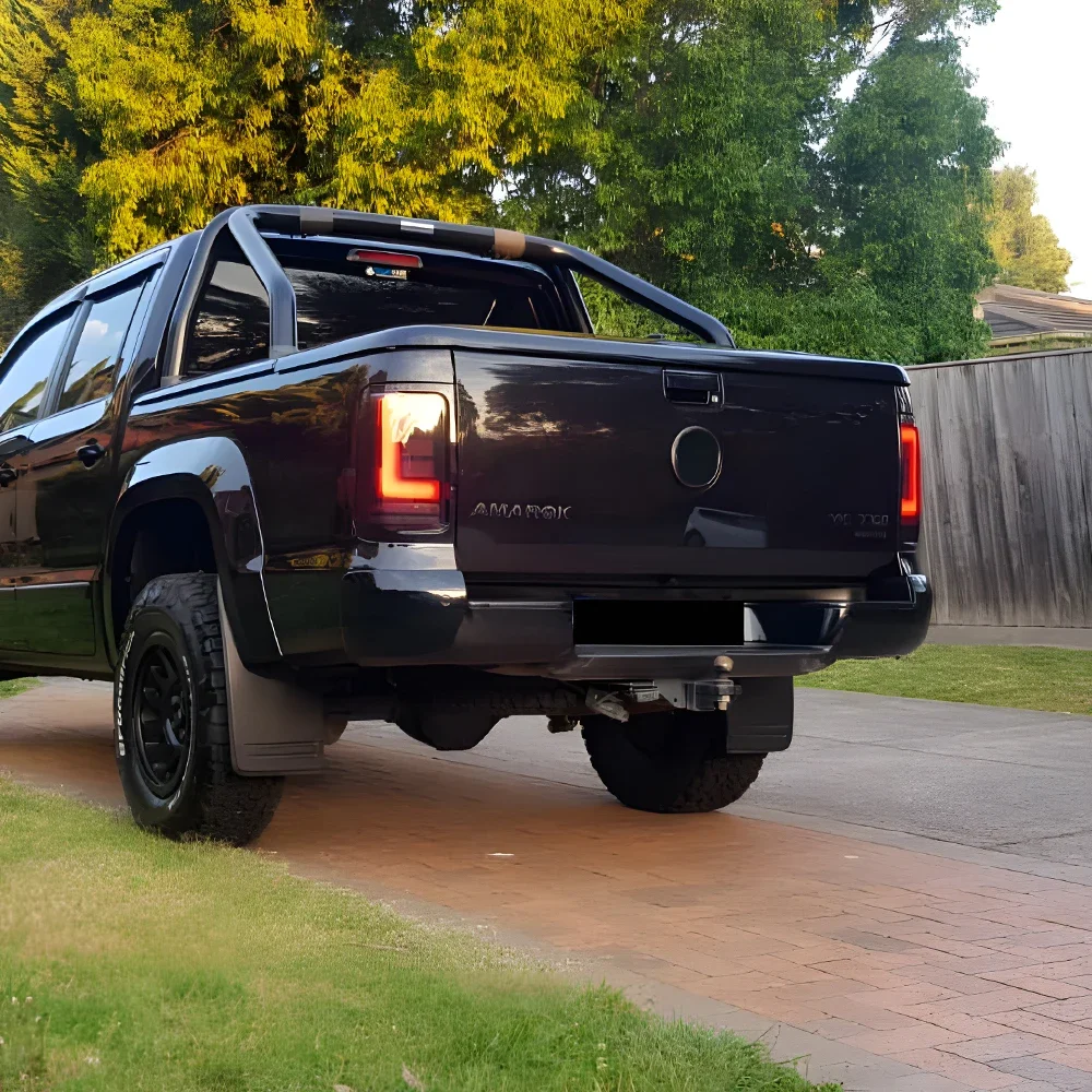 Автомобильные задние фонари в сборе для Volkswagen Amarok 2010-2022, автоматические светодиодные задние фонари, обновление, высокая конфигурация, аксессуары Plug and Play
Автомобильные задние фонари в сборе для Volkswagen Amarok 2010-2022, автоматические светодиодные задние фонари, обновление, высокая конфигурация, аксессуары Plug and Play