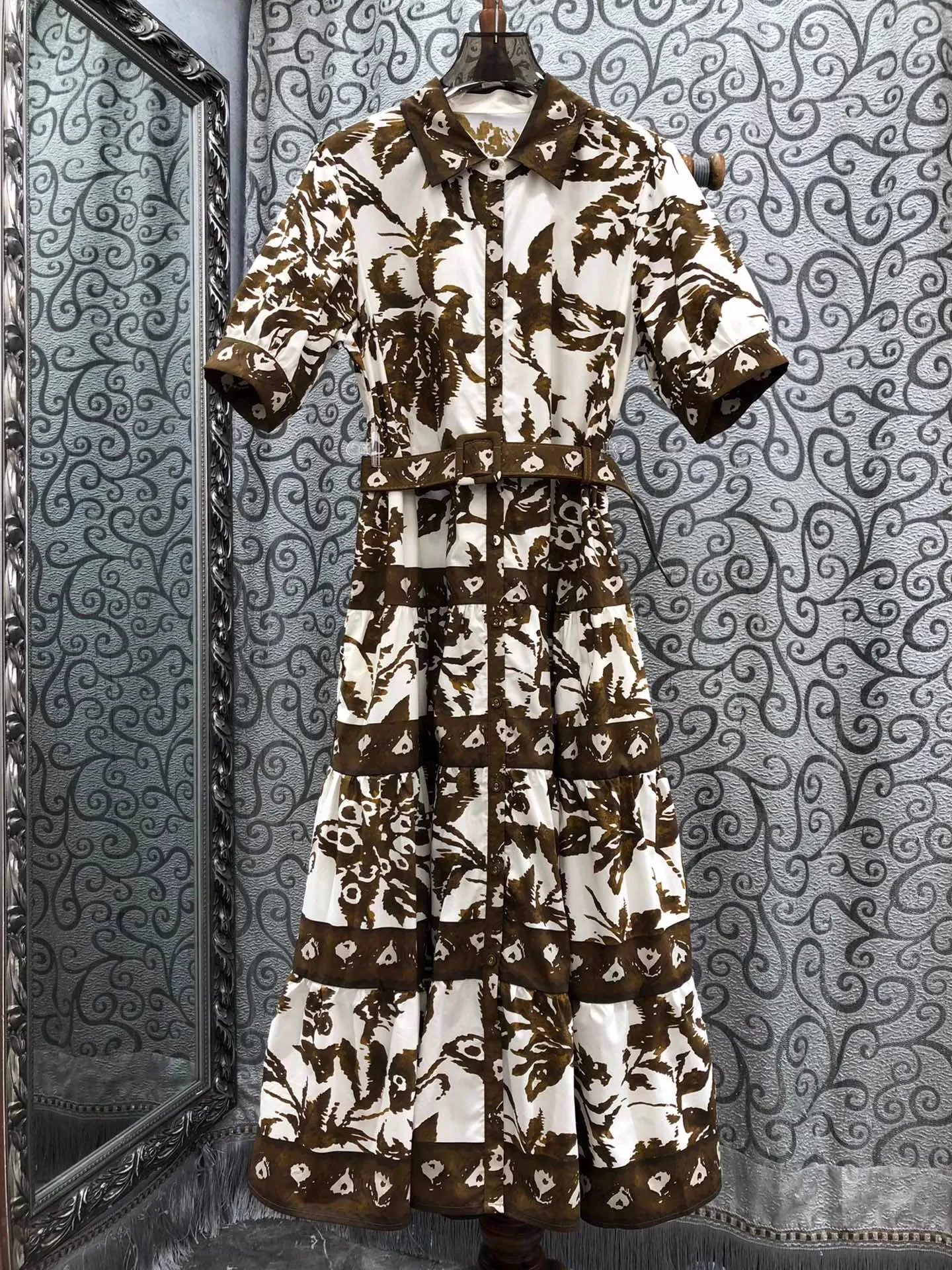 Top Quality Cotton Dress 2025 Summer Designer Fashion Clothes Lady Turn-down Collar Vintage Floral Print Belt Deco Elegant Dress 
Top Quality Cotton Dress 2025 Summer Designer Fashion Clothes Lady Turn-down Collar Vintage Floral Print Belt Deco Elegant Dress