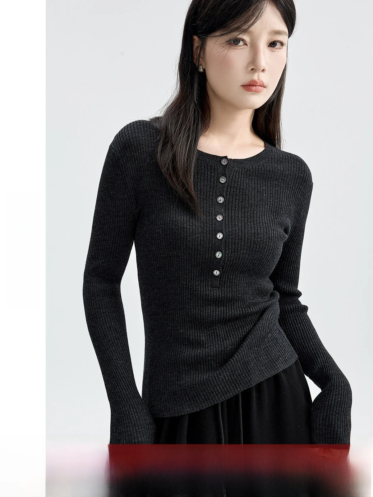 Black Woolen Knitted Slim Fit Top for Women Guier Brand round Neck Long Sleeve Regular Length Fashionable Design Autumn Wear
Black Woolen Knitted Slim Fit Top for Women Guier Brand round Neck Long Sleeve Regular Length Fashionable Design Autumn Wear