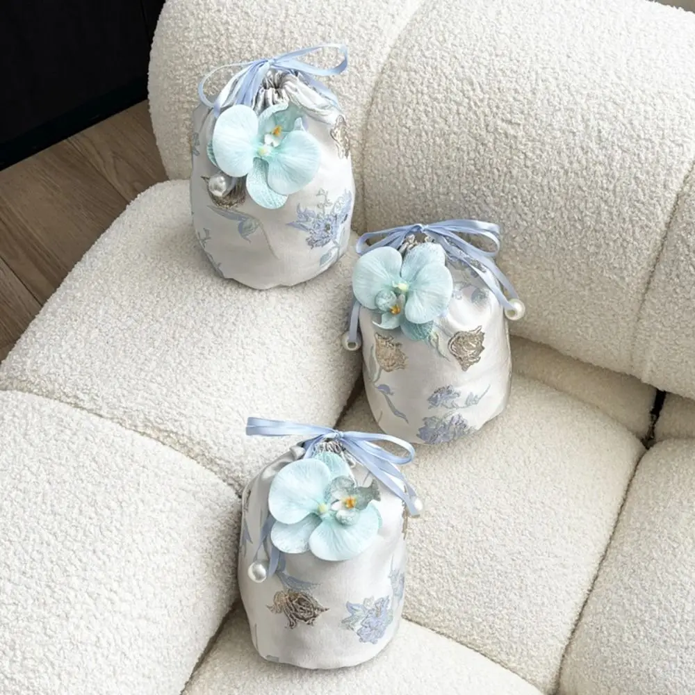 Flower Pendant Tassel Knot Wrist Bag Printing Temperament Wedding Candy Bag Make Up Pouch Small Item Pouch Cheongsam Accessories
Flower Pendant Tassel Knot Wrist Bag Printing Temperament Wedding Candy Bag Make Up Pouch Small Item Pouch Cheongsam Accessories