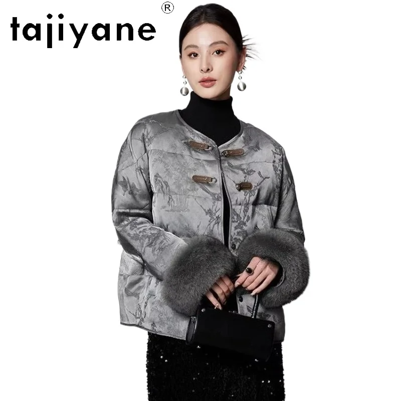 TAJIYANE Goose Down Jacket Woman Luxury Fox Fur Cuffs Down Coats Short V-Neck Jacquard Coat 2025 Winter Women Clothes пуховик
TAJIYANE Goose Down Jacket Woman Luxury Fox Fur Cuffs Down Coats Short V-Neck Jacquard Coat 2025 Winter Women Clothes пуховик