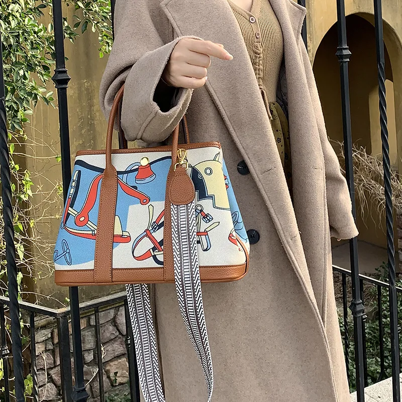 Women Painted Tote Bag 2025 New Canvas Shopping Bag Ladies Handbag Trend Top Handle Bag for Women Geometric Printed
Women Painted Tote Bag 2025 New Canvas Shopping Bag Ladies Handbag Trend Top Handle Bag for Women Geometric Printed