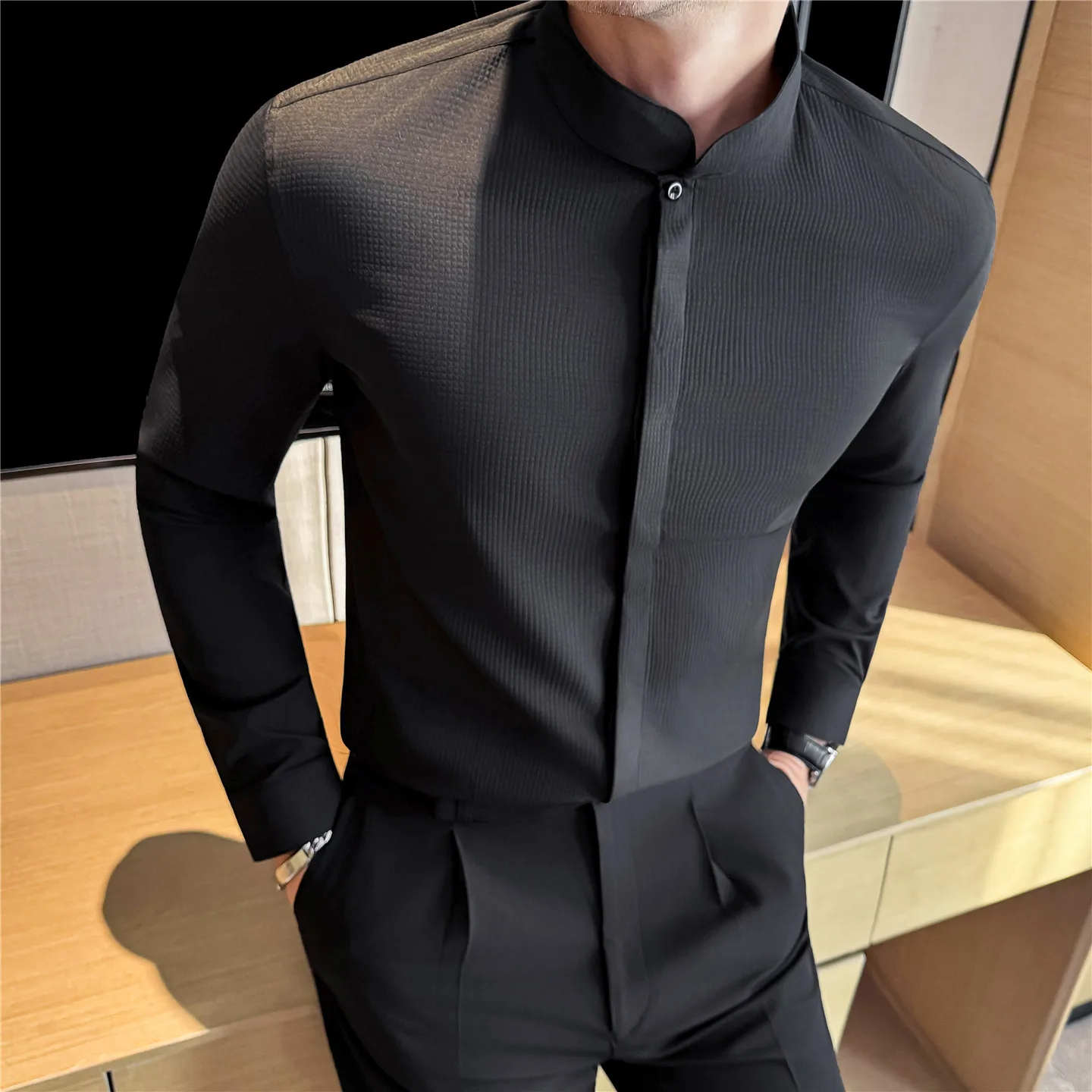 Осень-зима, клетчатая рубашка с воротником-стойкой и длинными рукавами для мужчин, повседневная деловая рубашка со скрытыми пуговицами, топы для социальных вечеринок
Осень-зима, клетчатая рубашка с воротником-стойкой и длинными рукавами для мужчин, повседневная деловая рубашка со скрытыми пуговицами, топы для социальных вечеринок