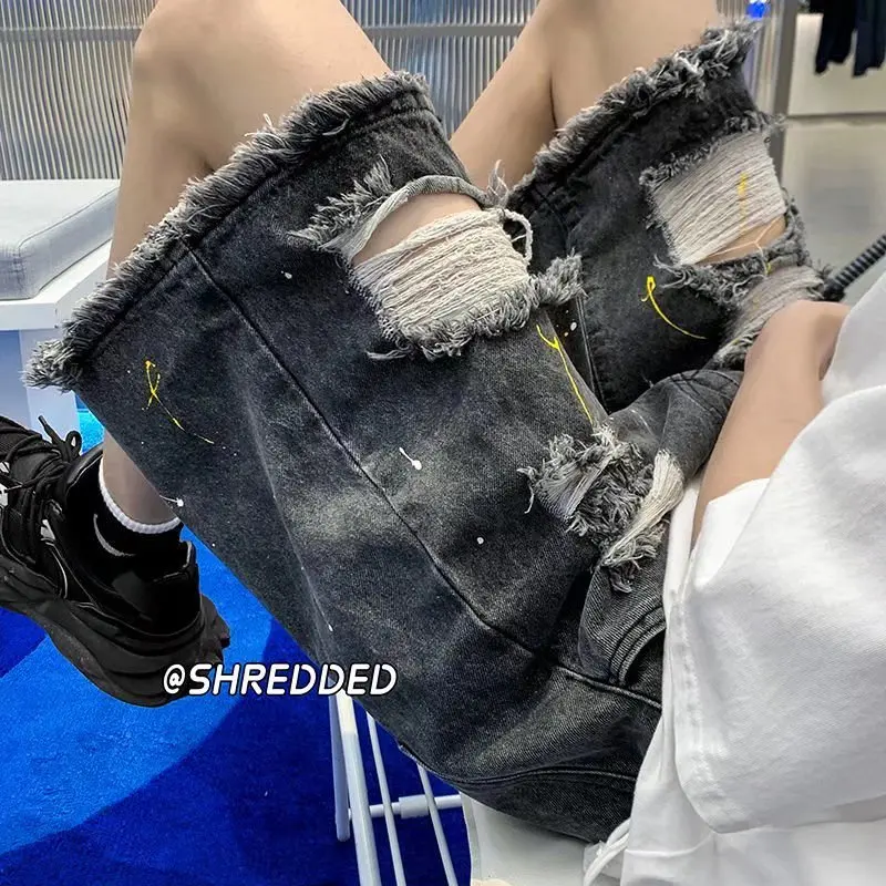 Men's Summer Thin Denim orts Casual Hole Punching Low Waist Dstring Loose Fit Jeans Casual Comfortable Breathable
Men's Summer Thin Denim orts Casual Hole Punching Low Waist Dstring Loose Fit Jeans Casual Comfortable Breathable