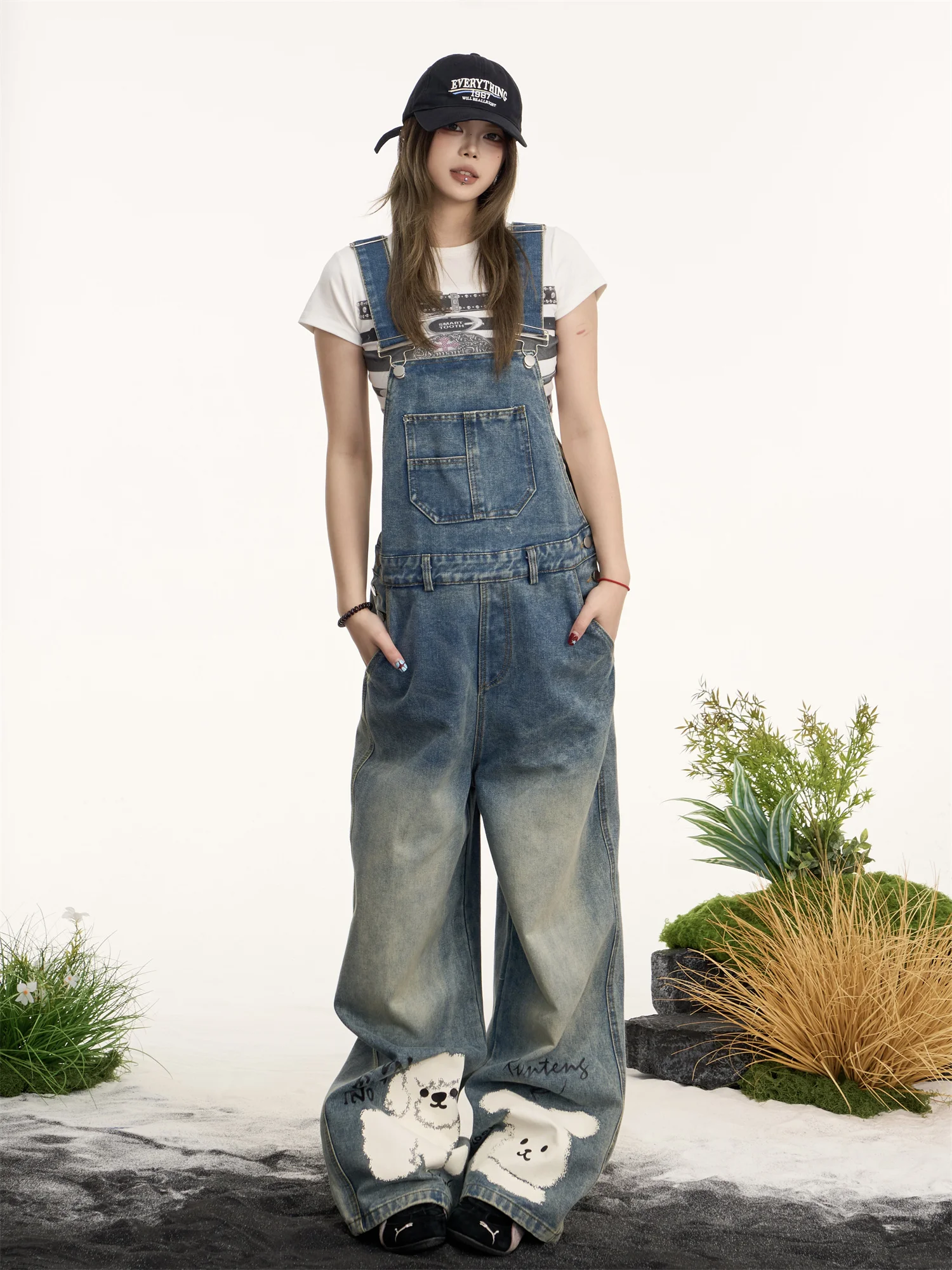 Retro American Style Women's Denim Overalls Loose Straight Leg Jeans Summer Season Natural Waist Button Closure Casual Pants
Retro American Style Women's Denim Overalls Loose Straight Leg Jeans Summer Season Natural Waist Button Closure Casual Pants